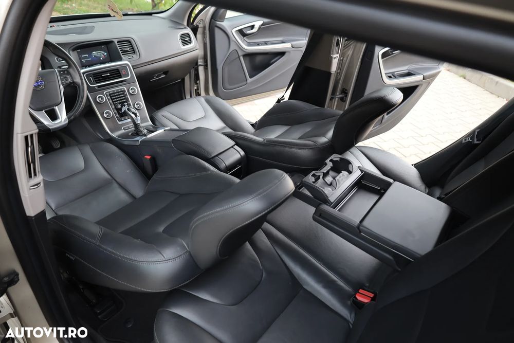 Volvo V60 D6 Plug-In-Hybrid AWD Geartronic Momentum - 20