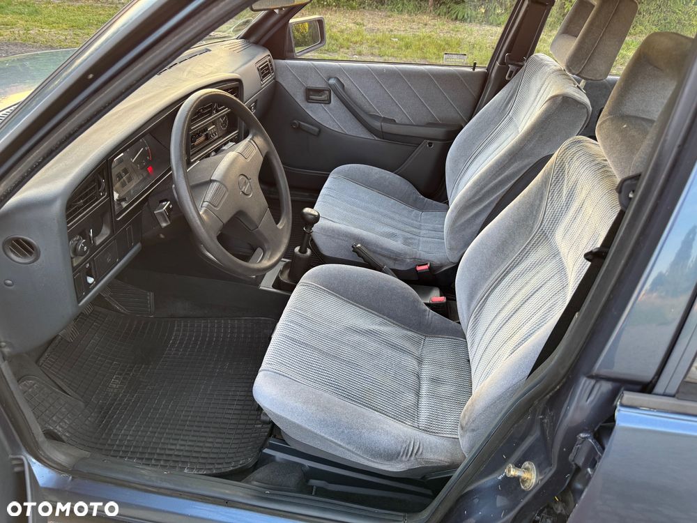 Opel Ascona 1.6 - 15