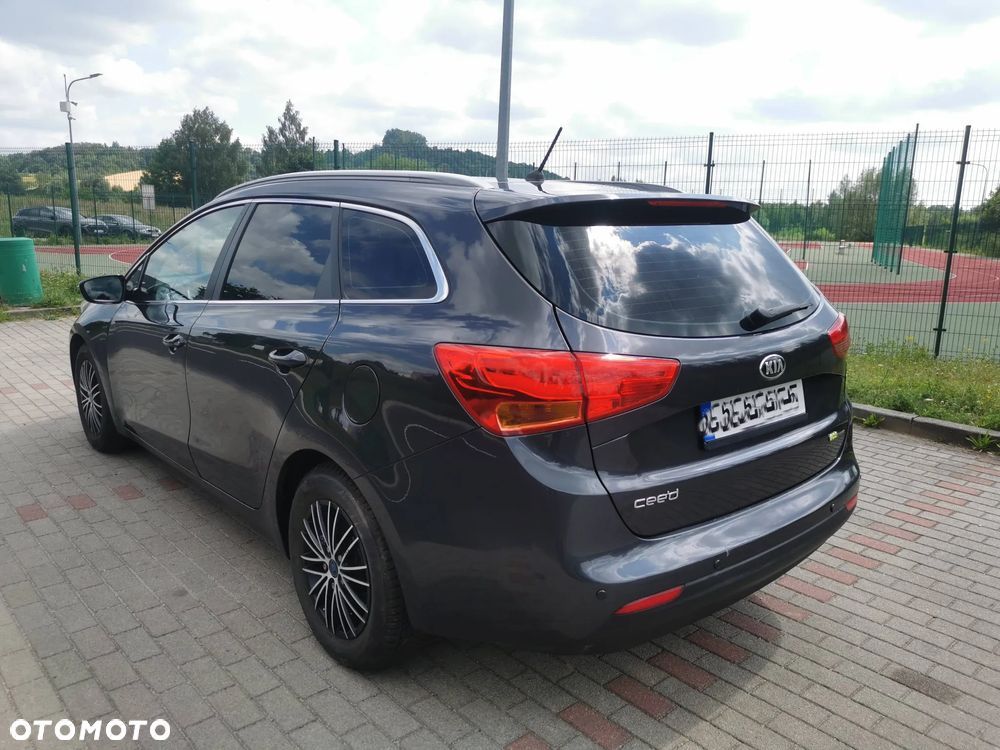 Kia Ceed 1.6 GDI Dream-Team Edition - 4