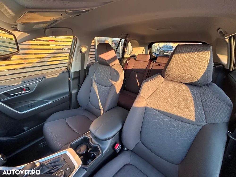 Toyota RAV4 - 10