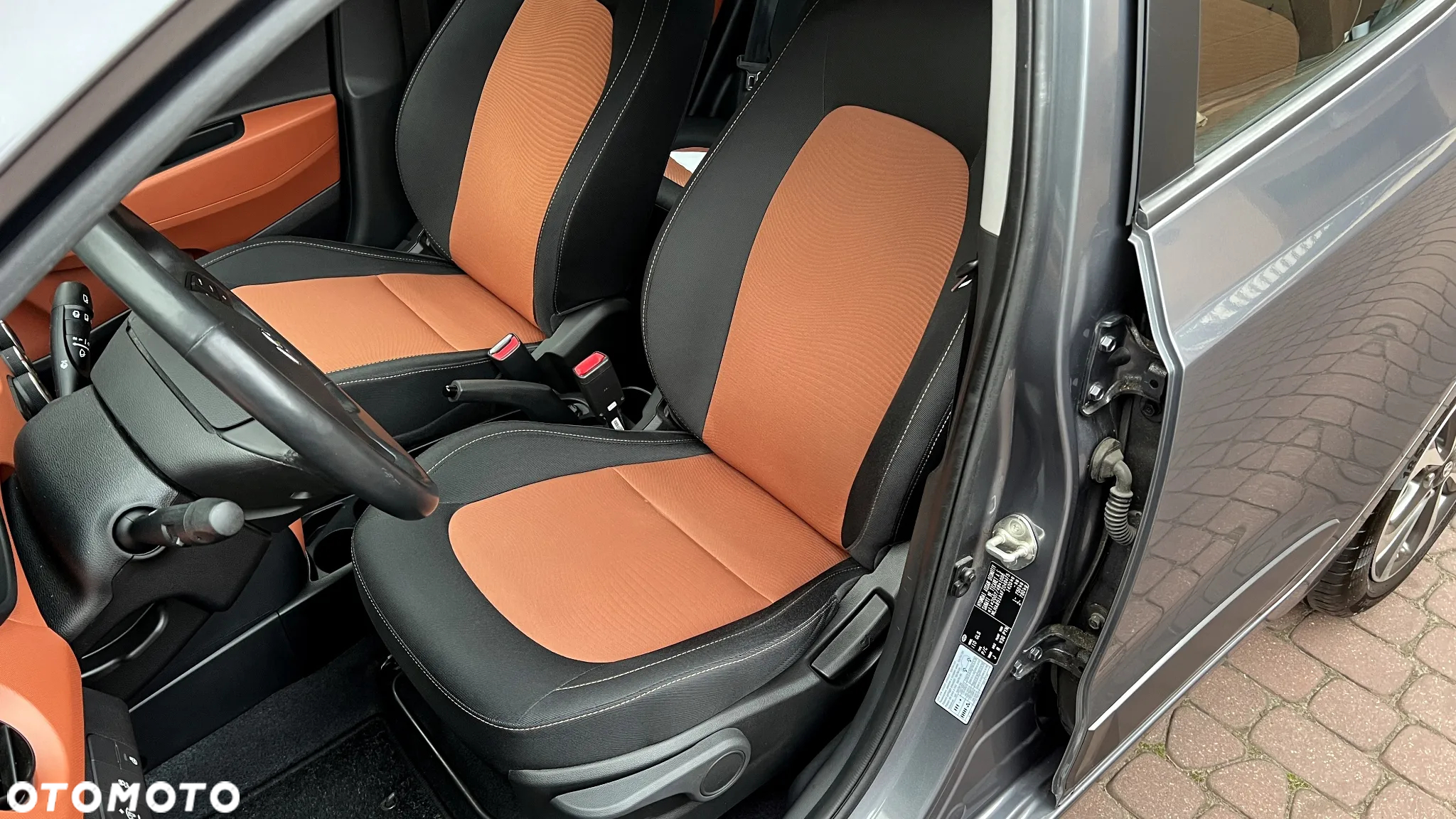Hyundai i10 1.0 Fifa World Cup Edition - 8