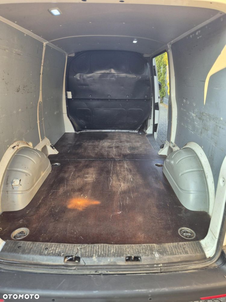 Volkswagen Transporter - 11