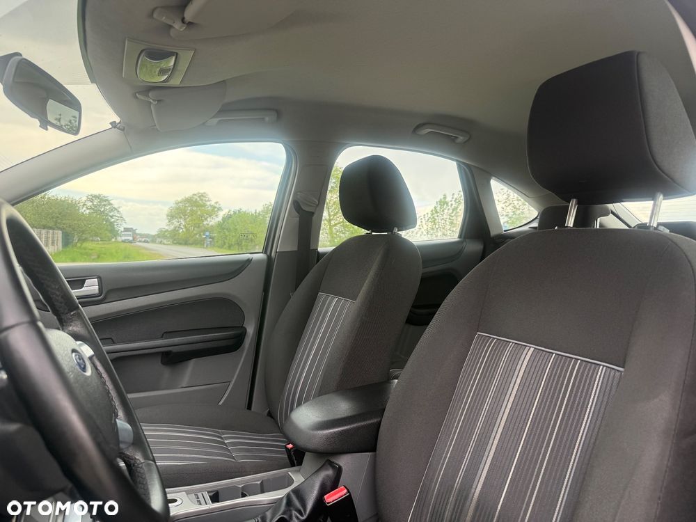 Ford Focus 2.0 16V Titanium - 11