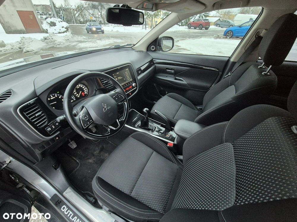 Mitsubishi Outlander - 11