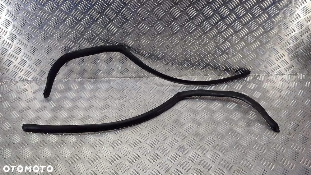 VW TOUAREG 7P 10-18R USZCZELKA GUMOWA NADKOLA TYL TYLNA PRAWA LEWA PANEL DRZWI