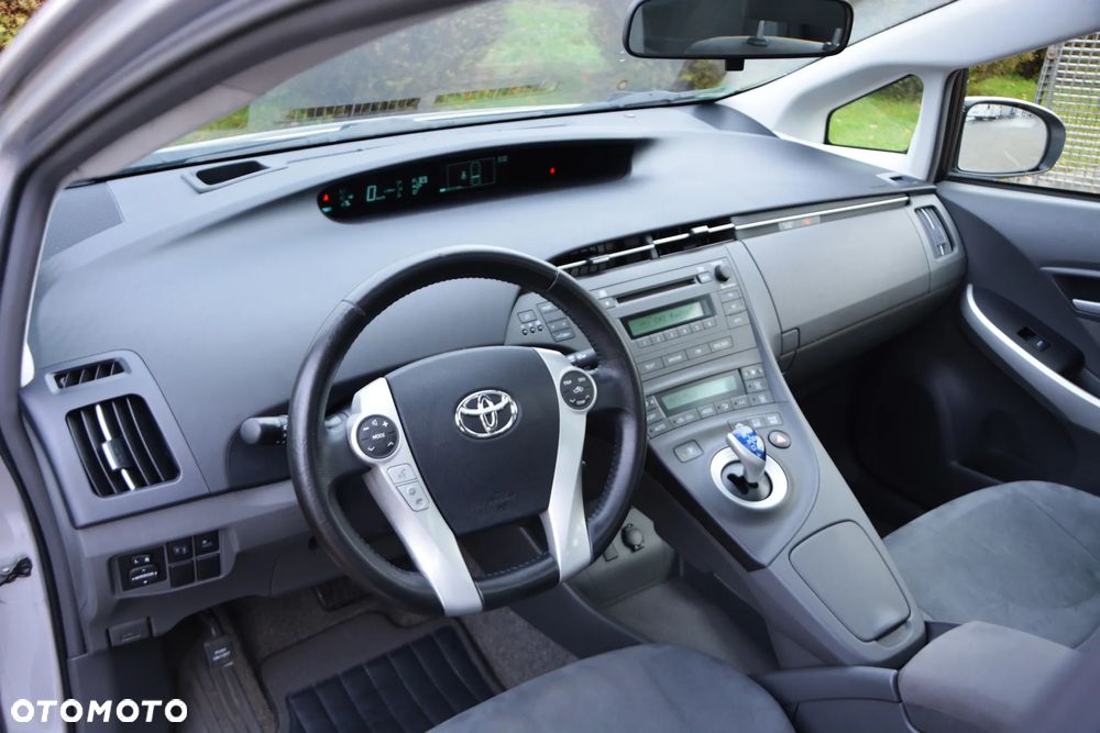 Toyota Prius 1.8 HSD Prestige - 33