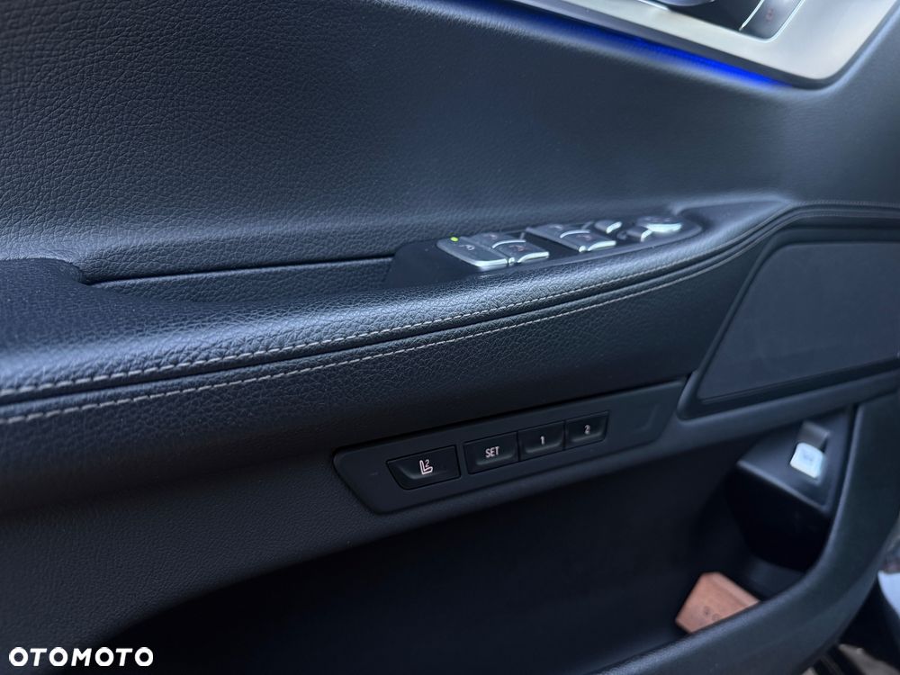 BMW Seria 7 730d xDrive mHEV - 26