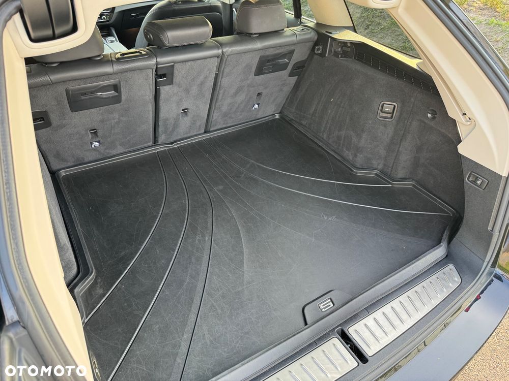 BMW Seria 5 530i xDrive mHEV - 35