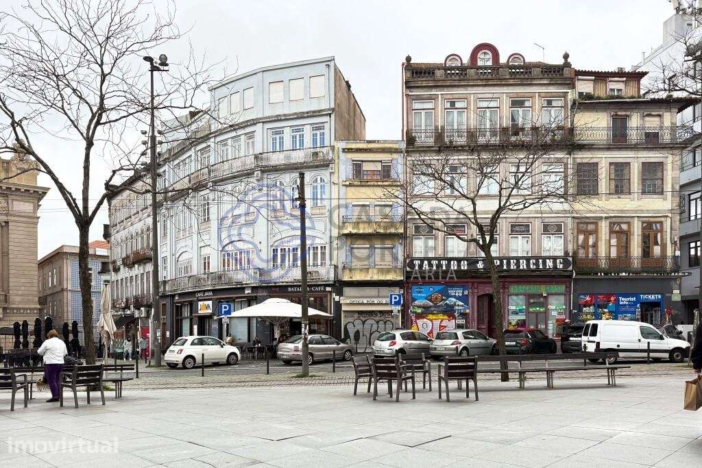 Prédio de 4 Pisos na Praça da Batalha - Grande imagem: 5/28