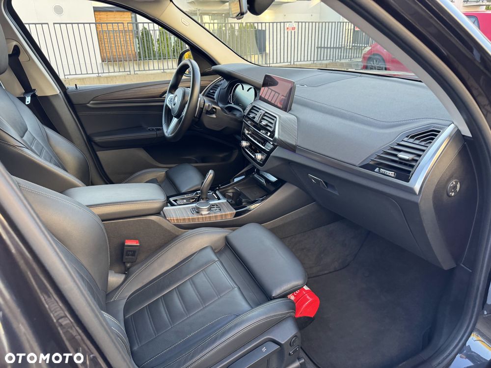 BMW X3 xDrive20d Luxury Line - 29