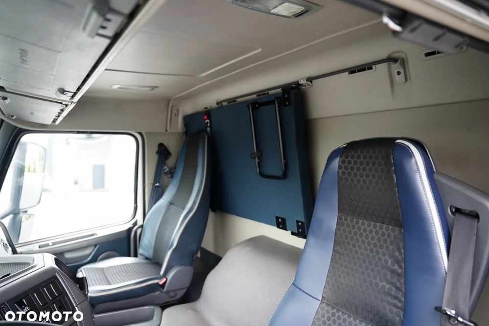 Volvo FM 380 / SOLÓWKA / 6X2 / DO PRZEWOZU ŻYWCA / DROBIU / WINDA 2 000 KG / EURO 5 - 27