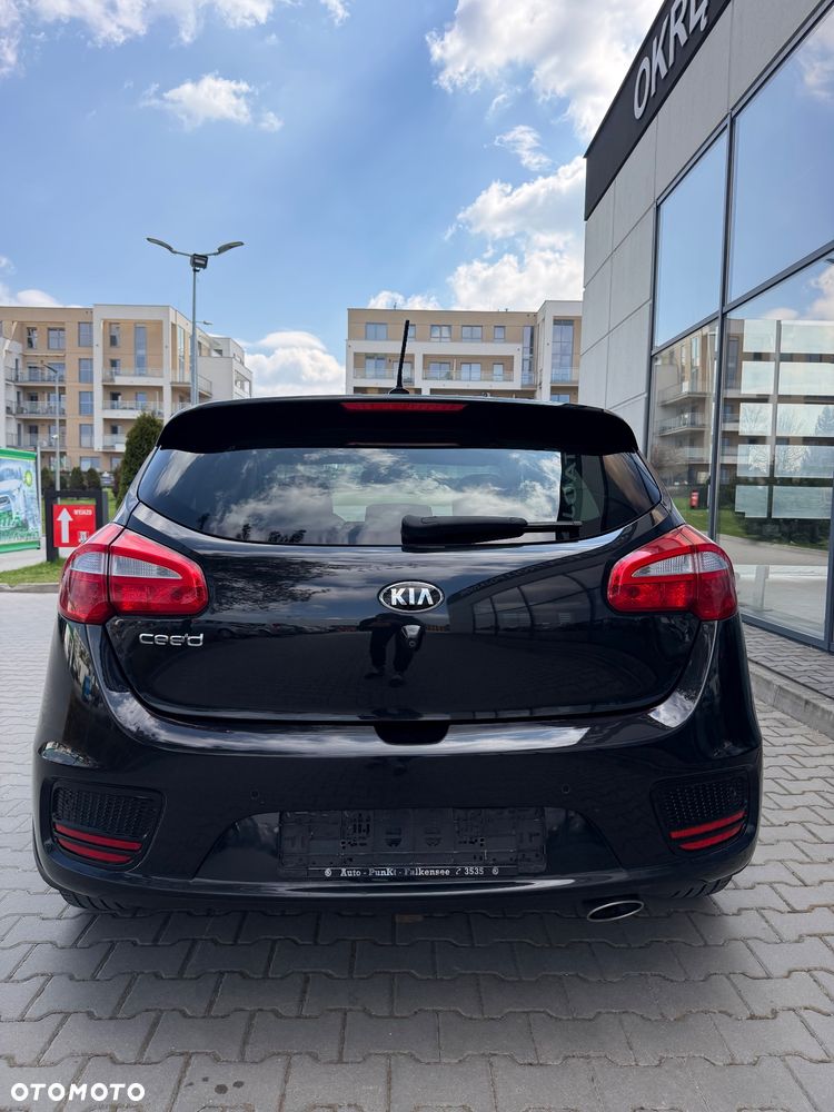 Kia Ceed 1.6 CRDi 136 ISG Spirit - 12