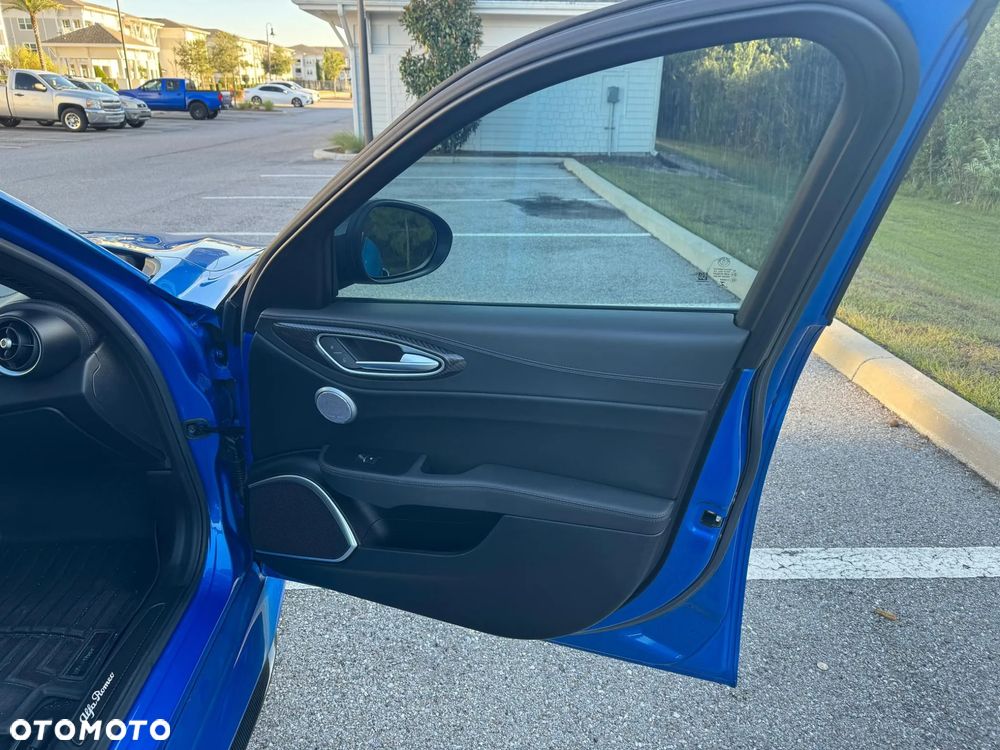 Alfa Romeo Giulia 2.0 Turbo 16V AT8-Q4 Ti - 12