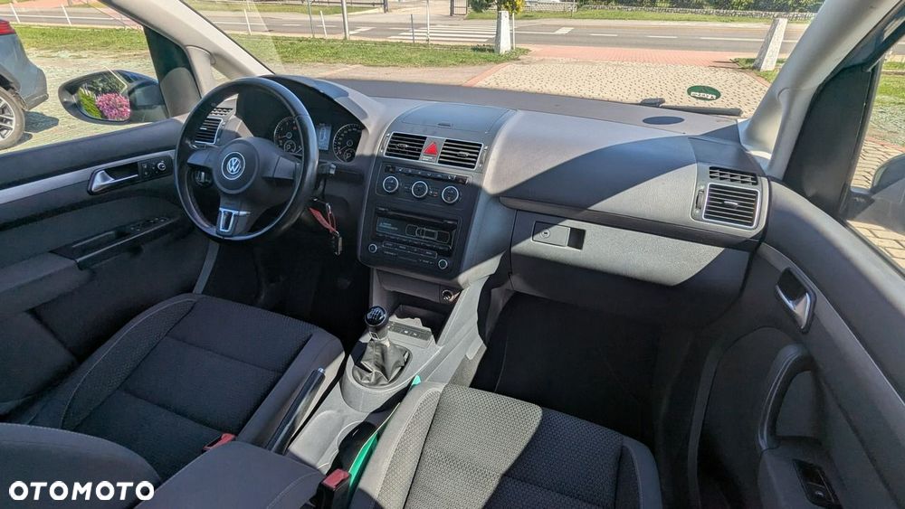 Volkswagen Touran - 17