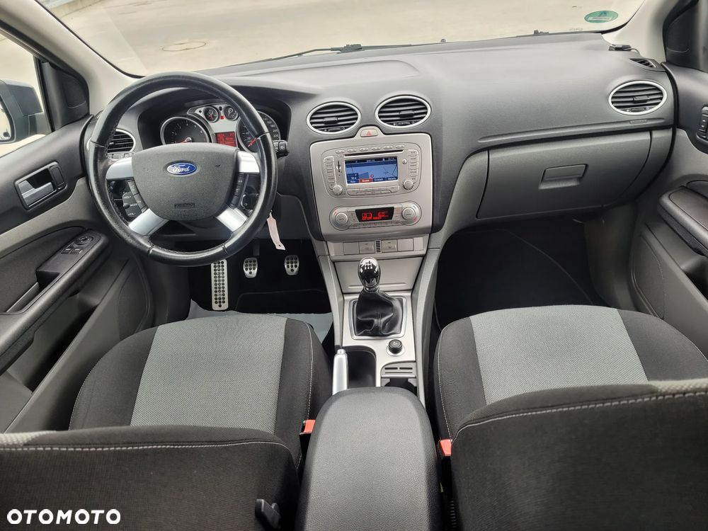 Ford Focus 1.8 Style - 11