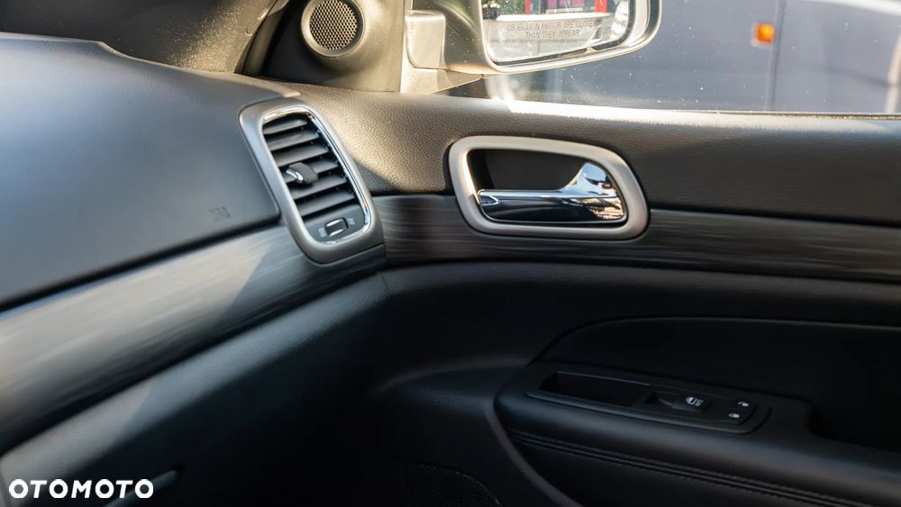 Jeep Grand Cherokee - 22