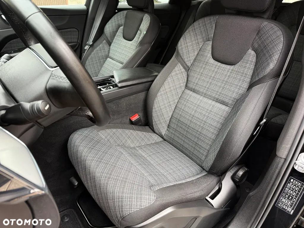 Volvo XC 60 B4 D Geartronic Momentum Pro - 32