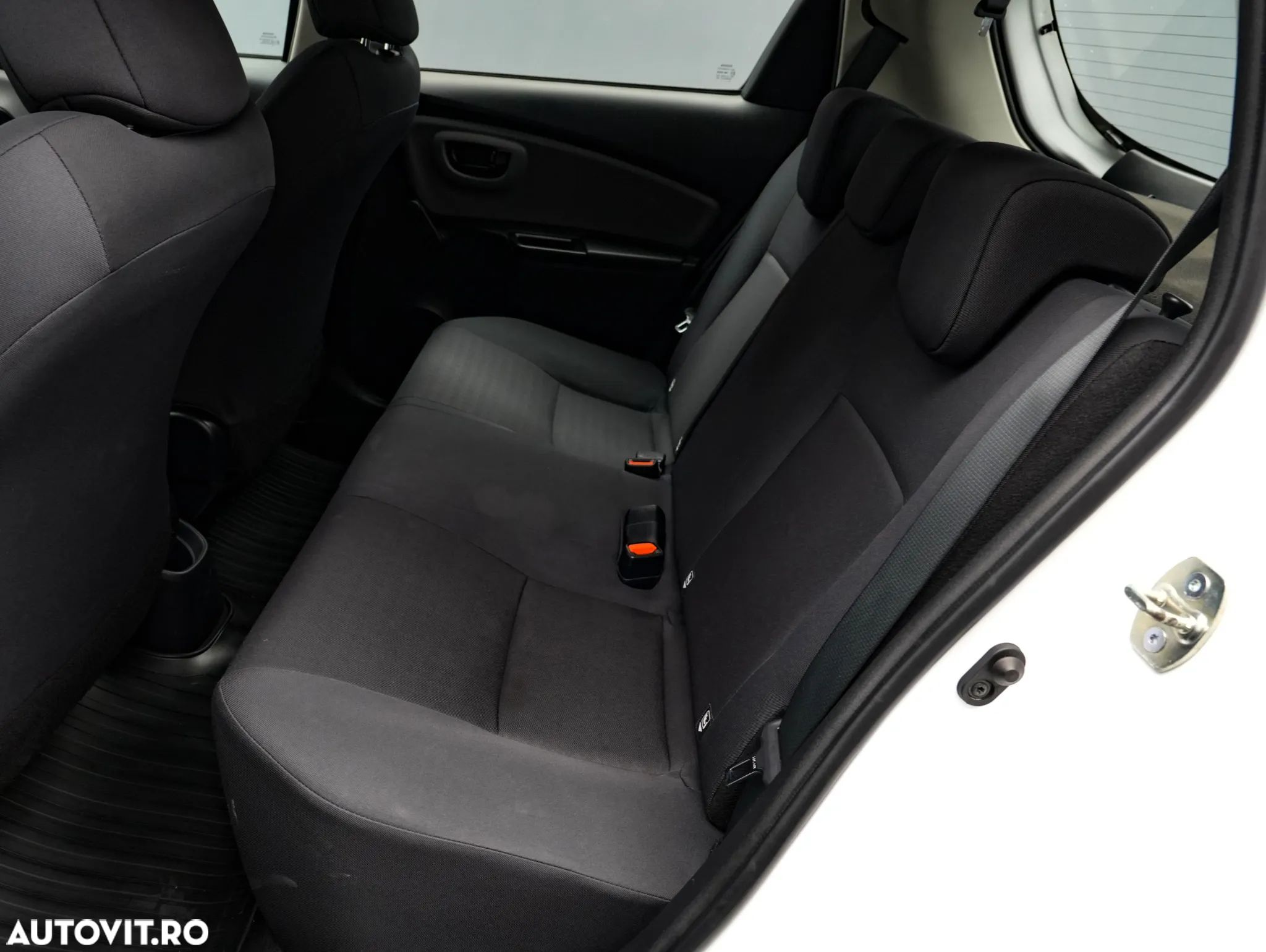 Toyota Yaris 1.0 L Eco - 15