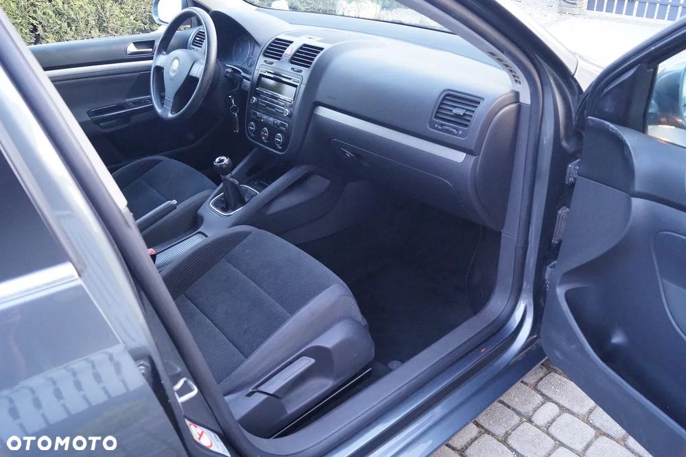 Volkswagen Jetta 2.0 TDI Comfortline - 23
