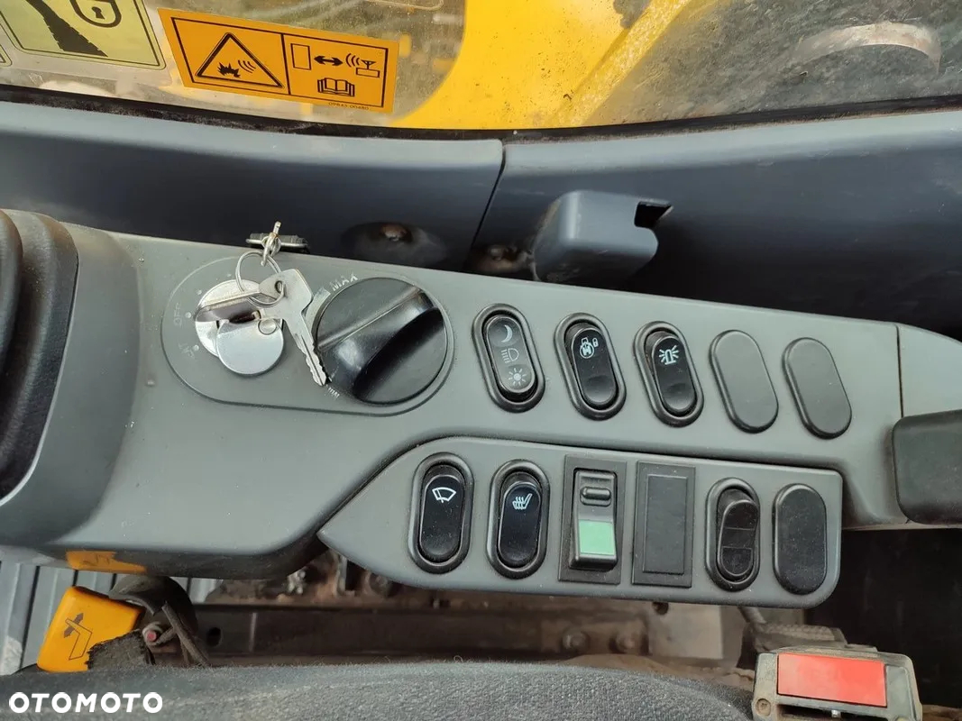 Komatsu PC 210 LC-8 - 29