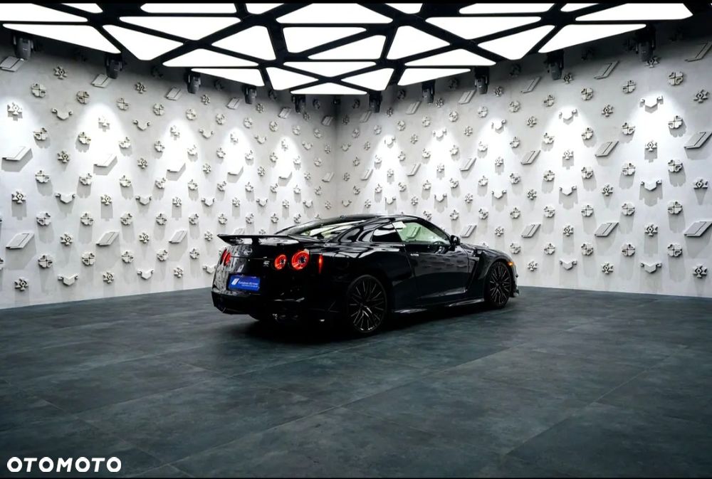 Nissan GT-R - 5
