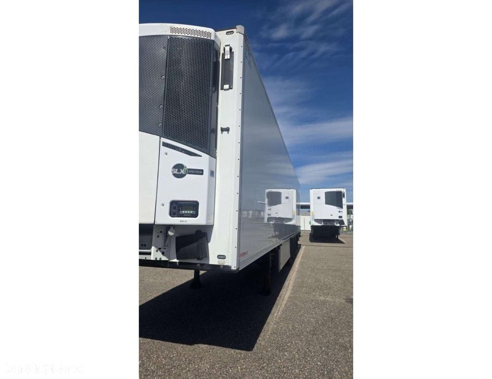 Schmitz Cargobull SKO FP 45 ThermoKing SLXi Spectrum Multitemp with Taillift - 3