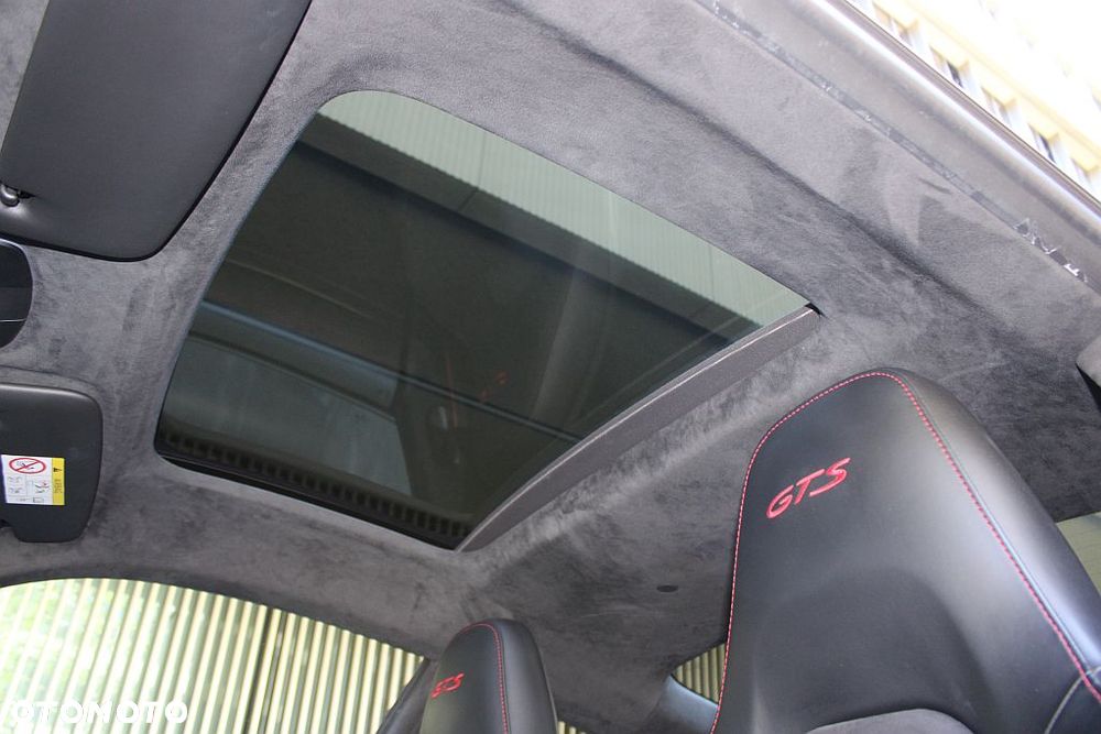 Porsche 911 Carrera 4 GTS PDK - 22