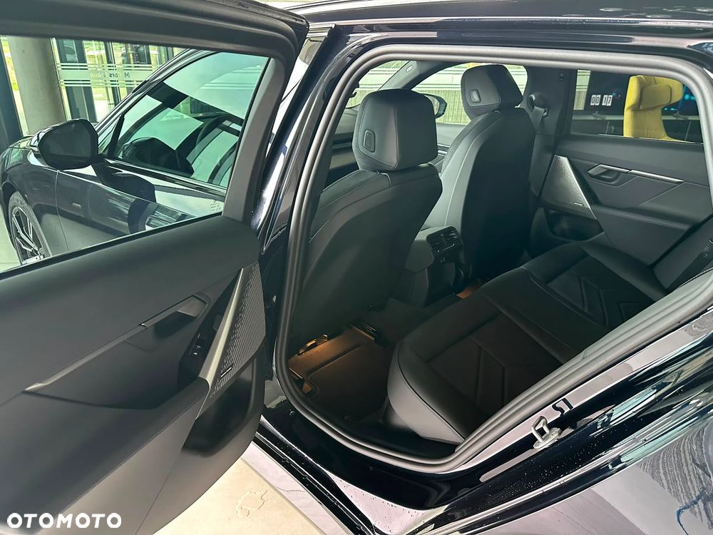 BMW Seria 5 540d xDrive mHEV - 22