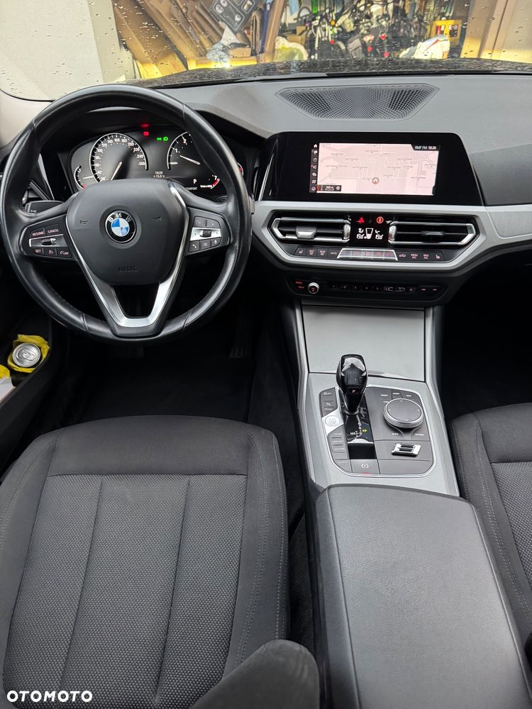 BMW Seria 3 318i Business Edition sport - 10