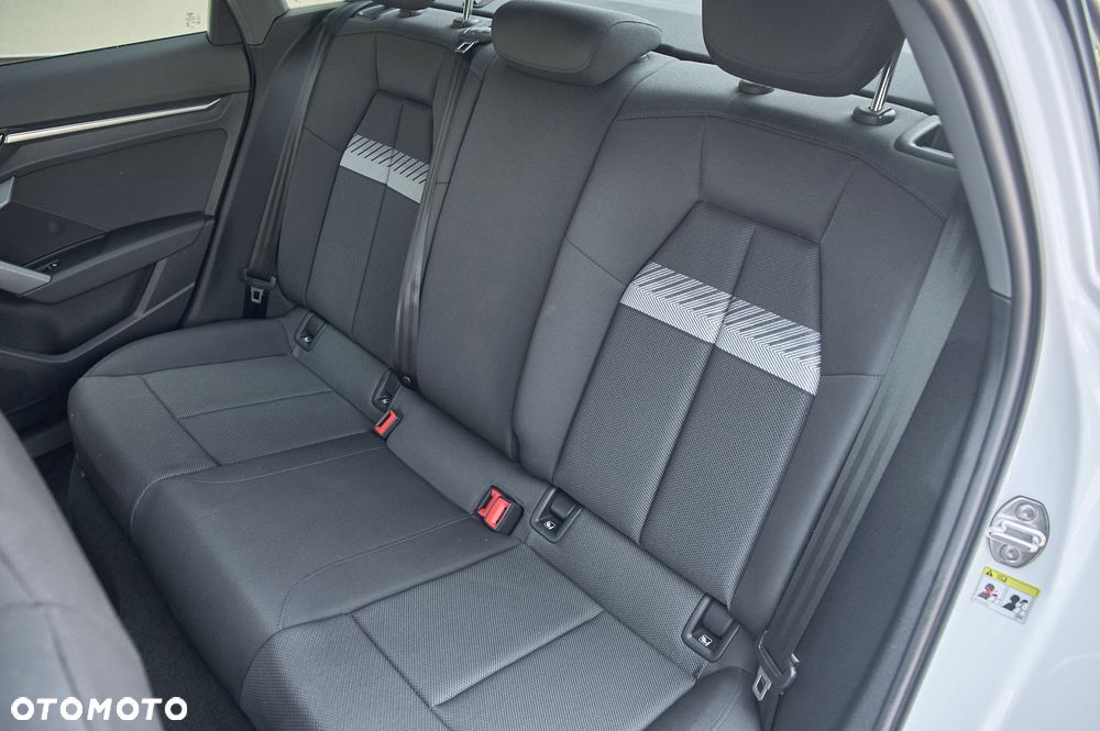 Audi A3 Limousine 35 TFSI mHEV S Line S tronic - 28