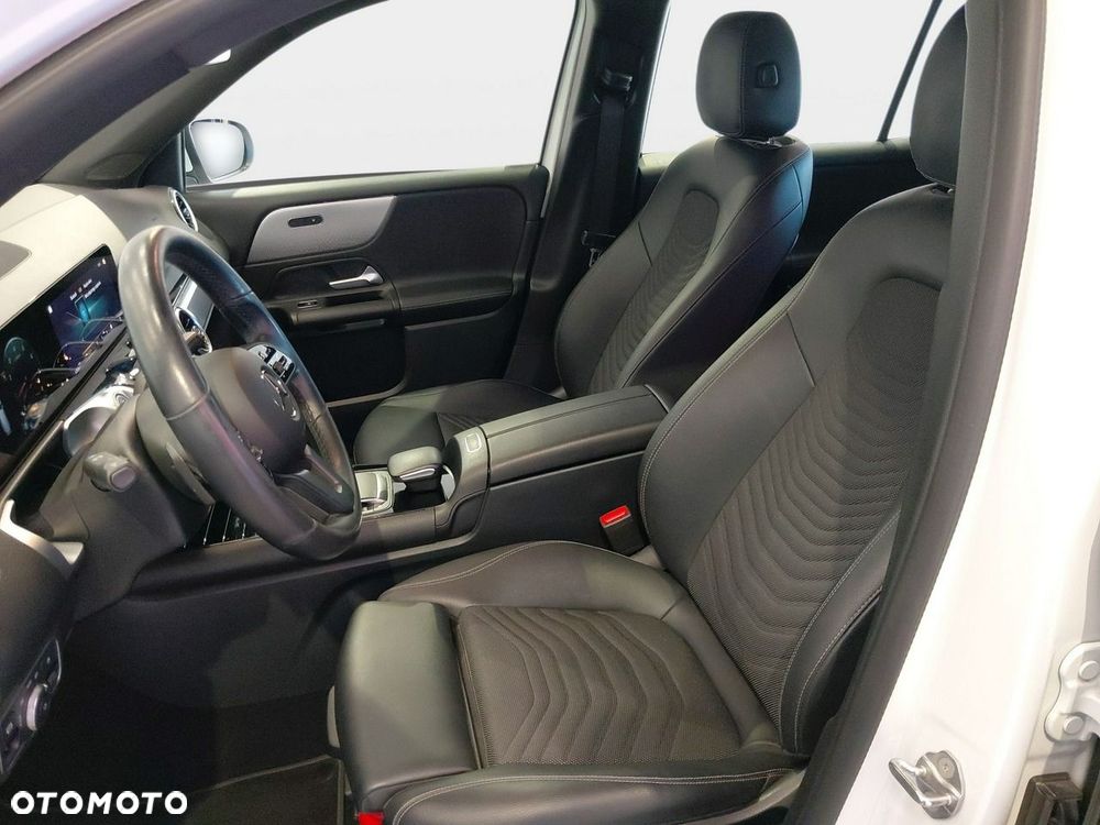Mercedes-Benz GLB - 14