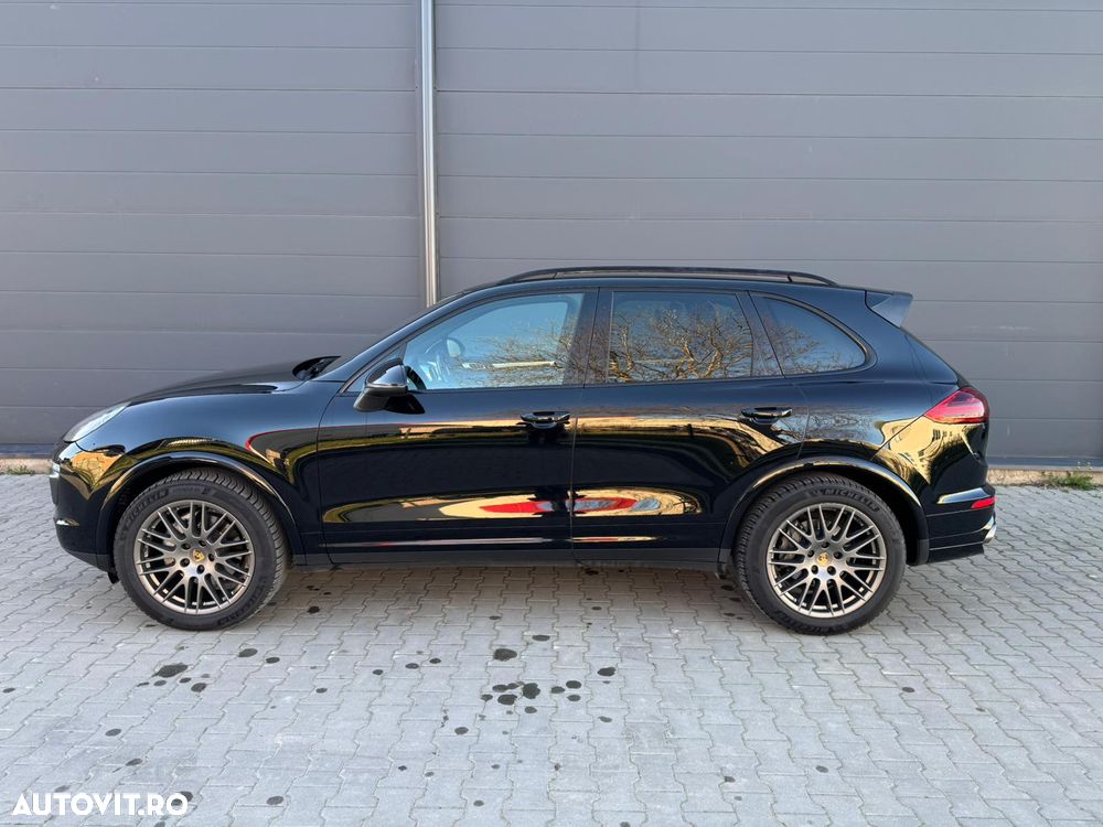 Porsche Cayenne 3.0 L - 8