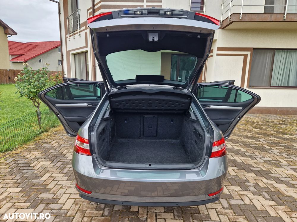 Skoda Superb 2.0 TDI DSG Ambition - 25