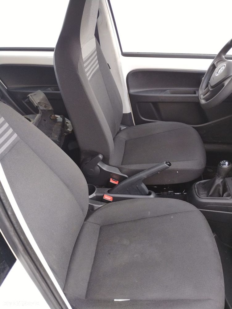 Volkswagen up! 1.0 high EU6 - 10