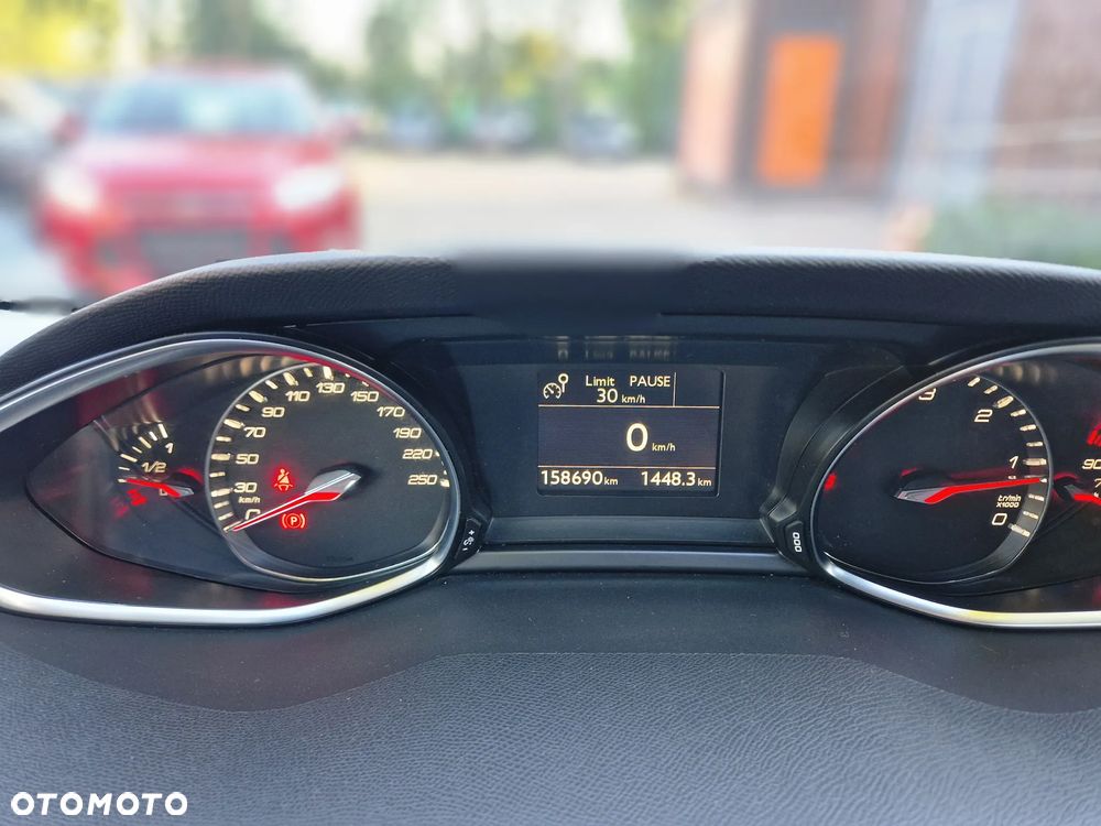 Peugeot 308 SW 1.6 BlueHDi Allure S&S - 24