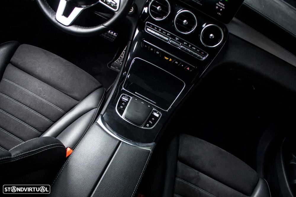 Mercedes-Benz GLC 300 e 4Matic 9G-TRONIC AMG Line - 36