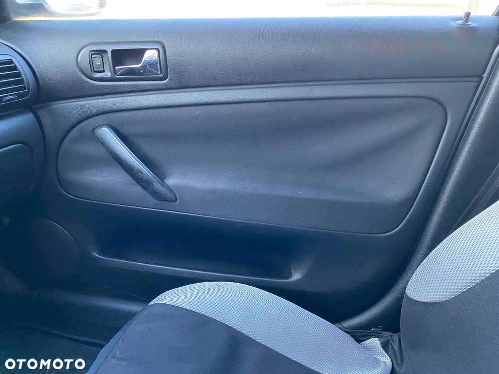 Volkswagen Passat - 11