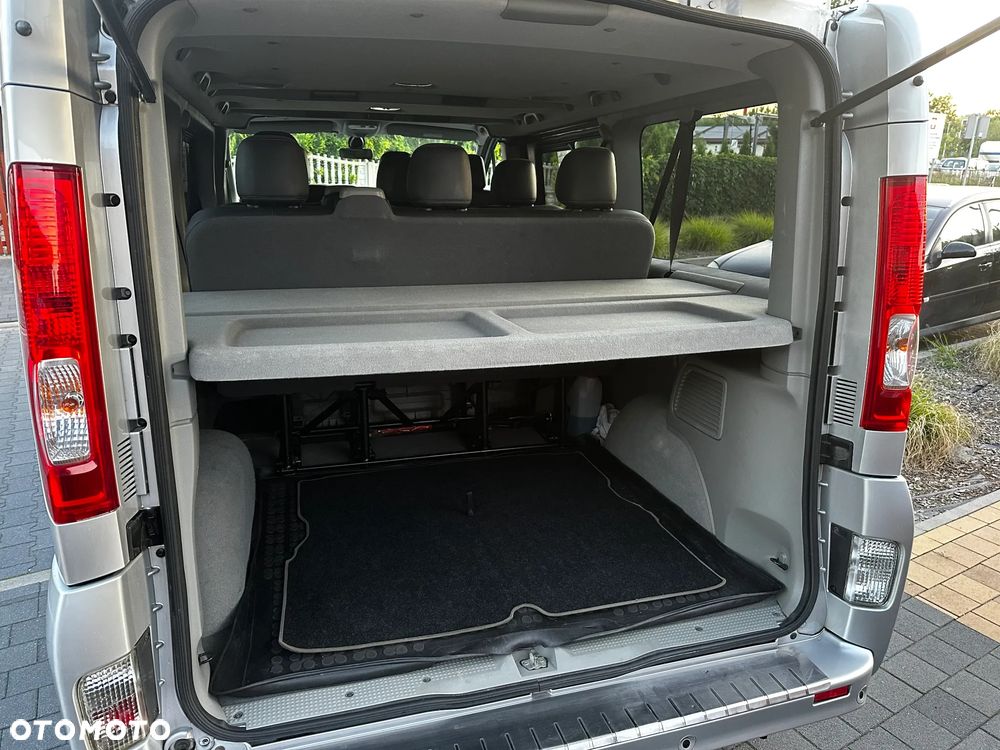 Renault Trafic Grand Passenger Black Edition - 19