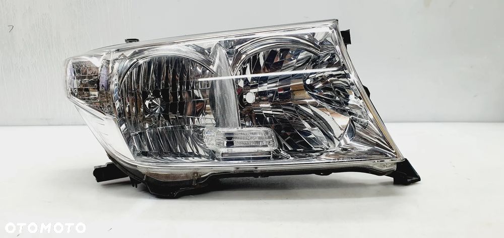 TOYOTA LAND CRUISER 200 08-11 Lampa Prawa Przód EU - 1