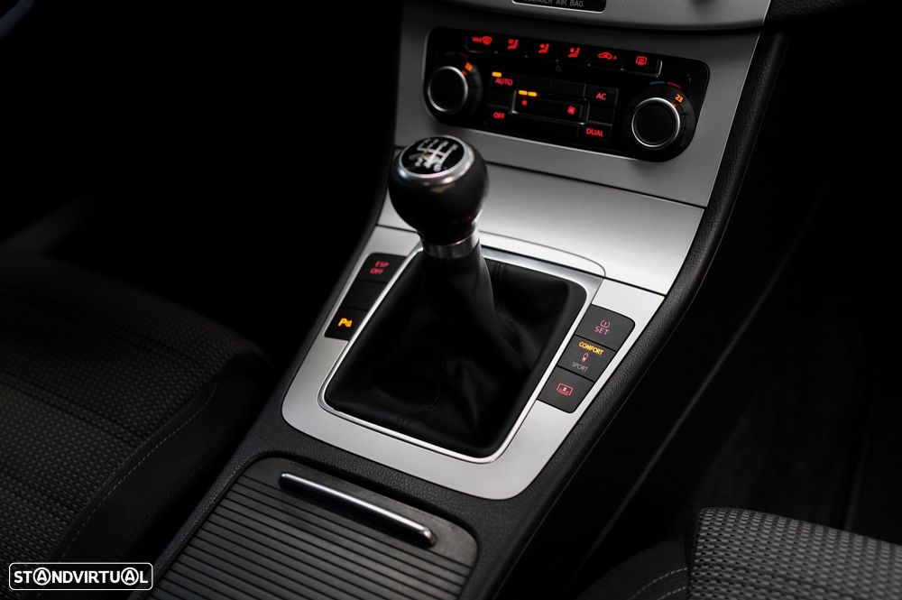 VW Passat CC 2.0 TDi BlueMotion - 24