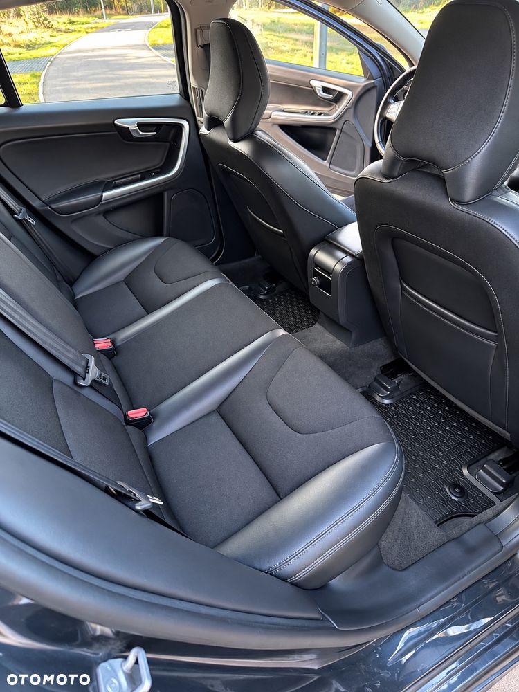 Volvo V60 D2 Summum - 11