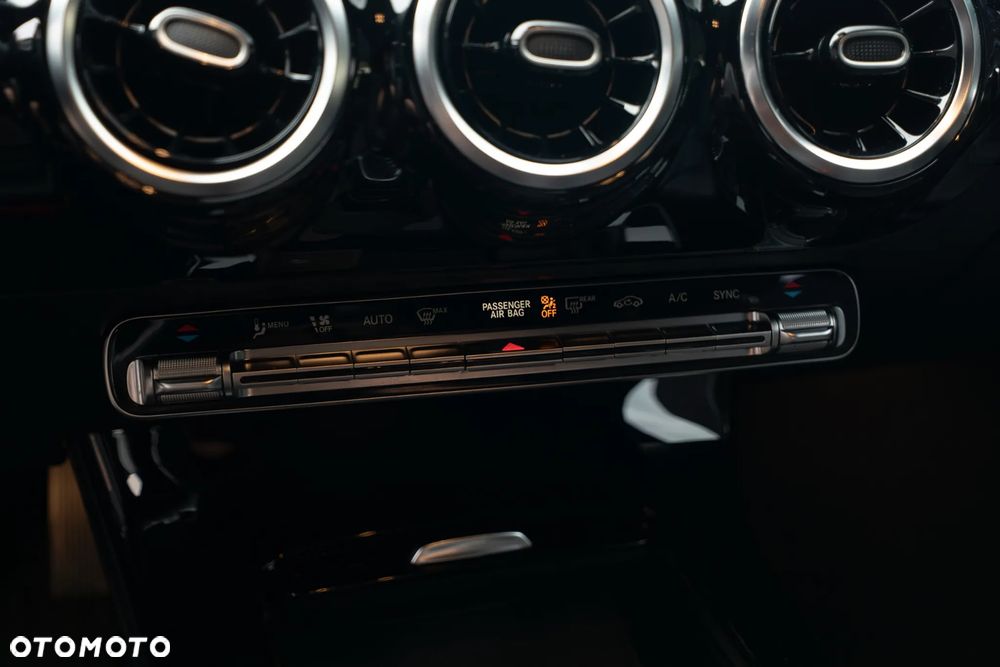 Mercedes-Benz Klasa A 180 Progressive 7G-DCT - 36