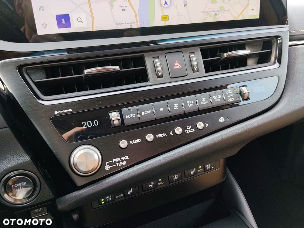 Lexus ES 300h Omotenashi - 26