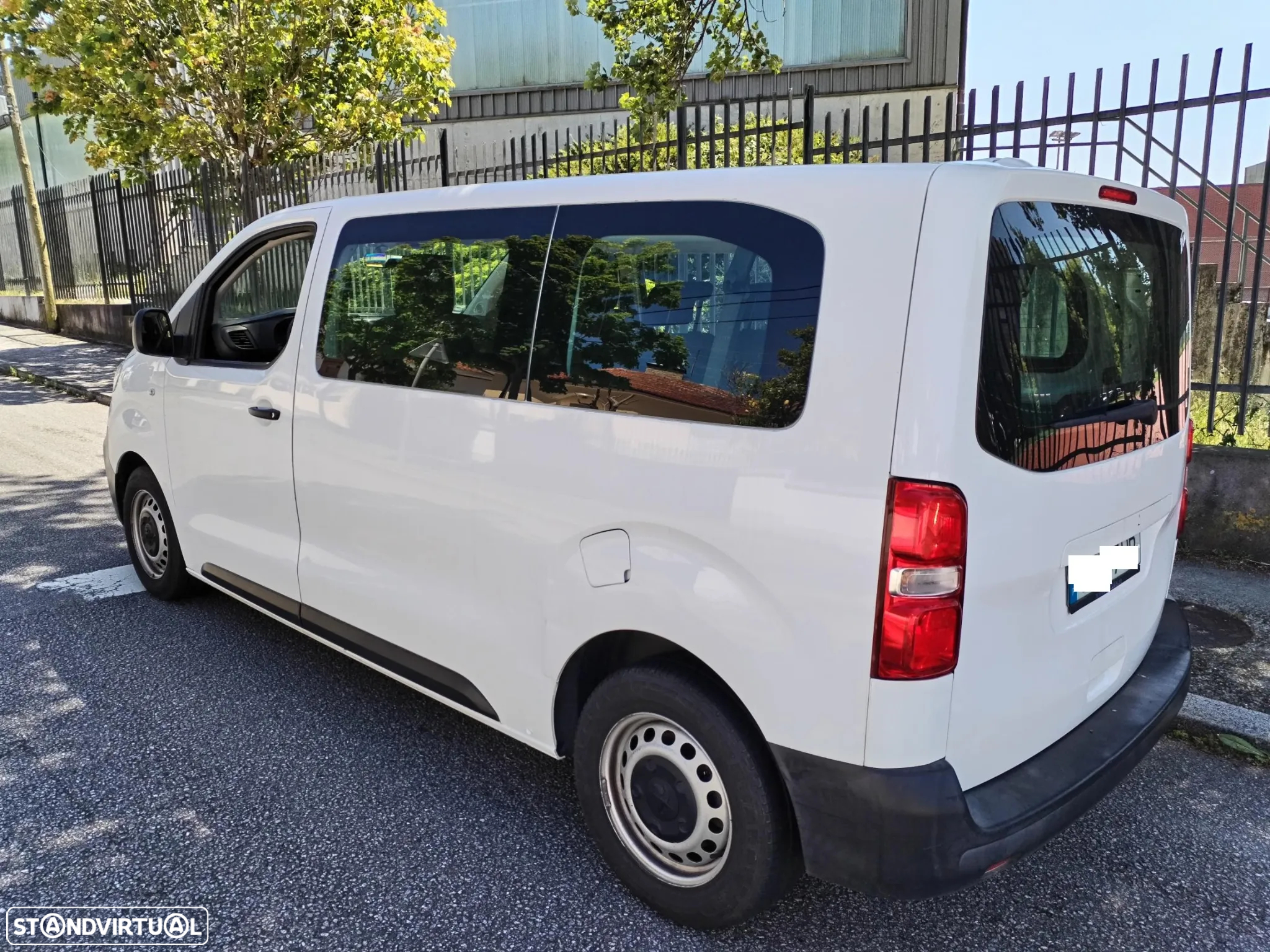 Peugeot Traveller 1.5 BlueHDi L2H1 Business Standard - 10