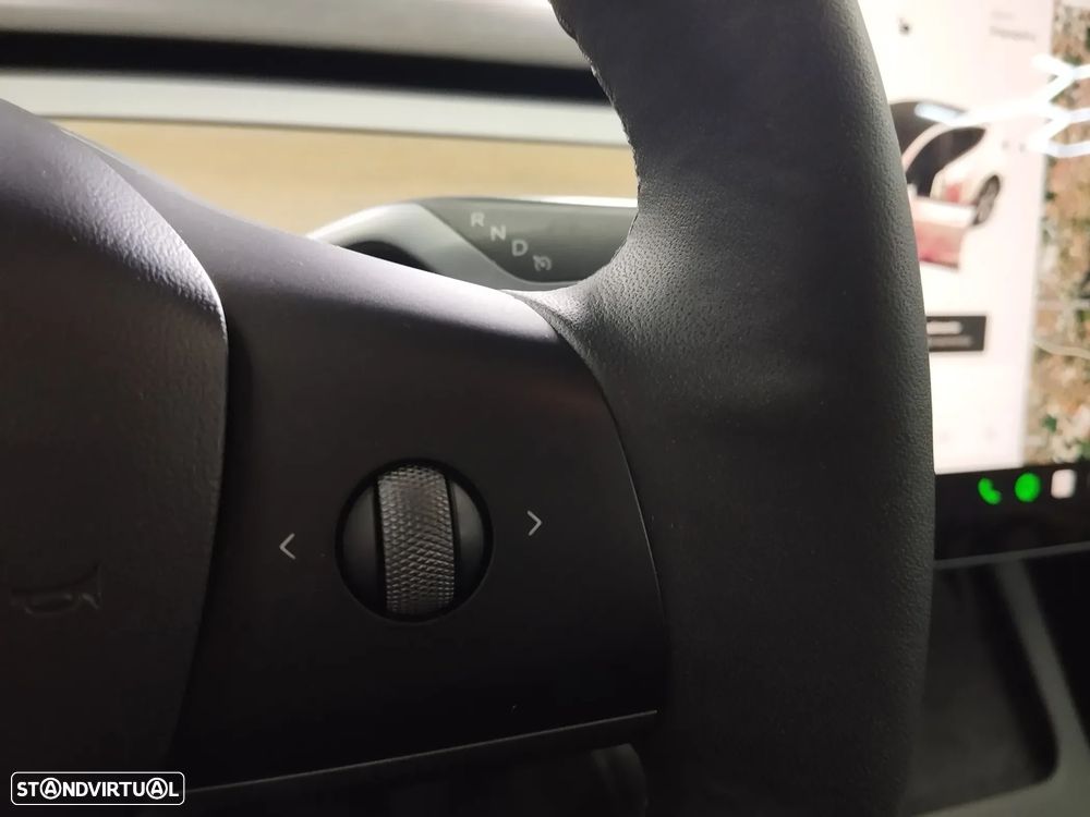 Tesla Model Y Long Range Tração Integral - 24