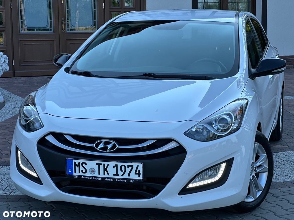 Hyundai i30 1.6 CRDi Fifa World Cup Edition - 1