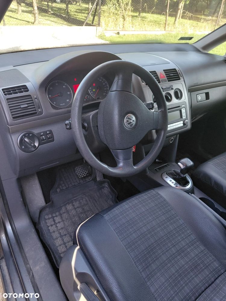 Volkswagen Touran - 15