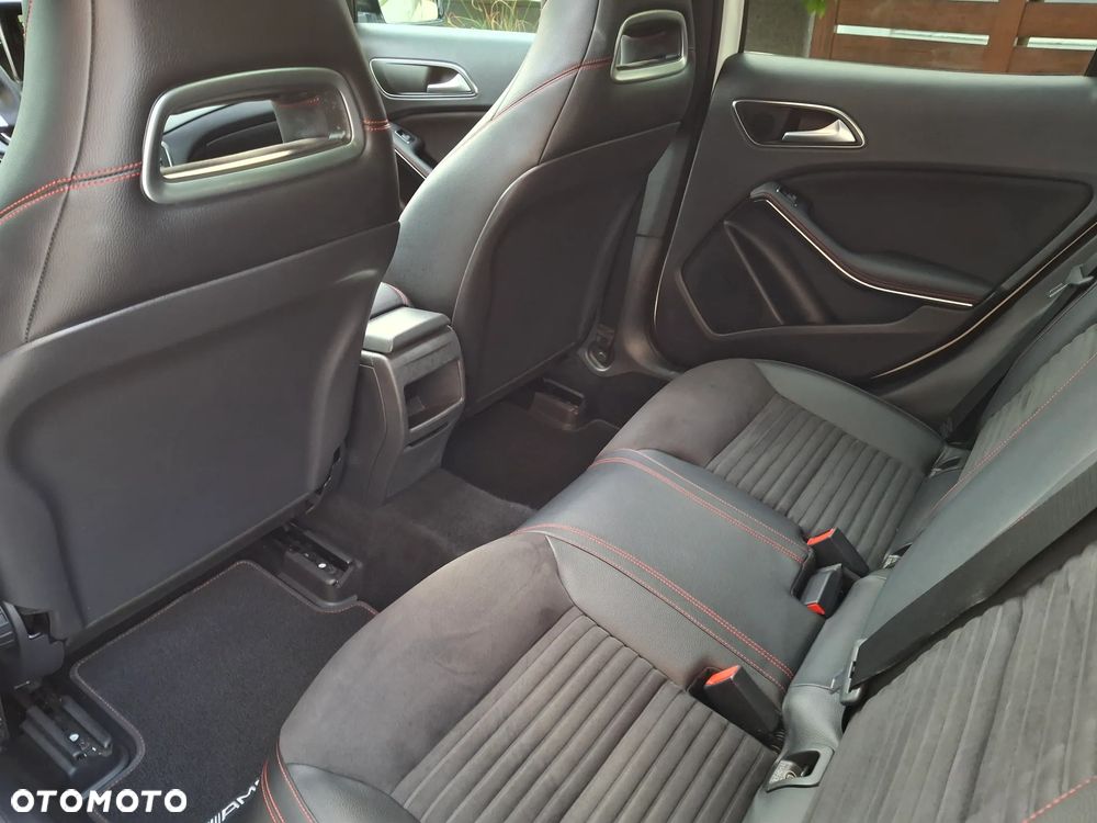 Mercedes-Benz GLA 200 7G-DCT AMG Line - 24