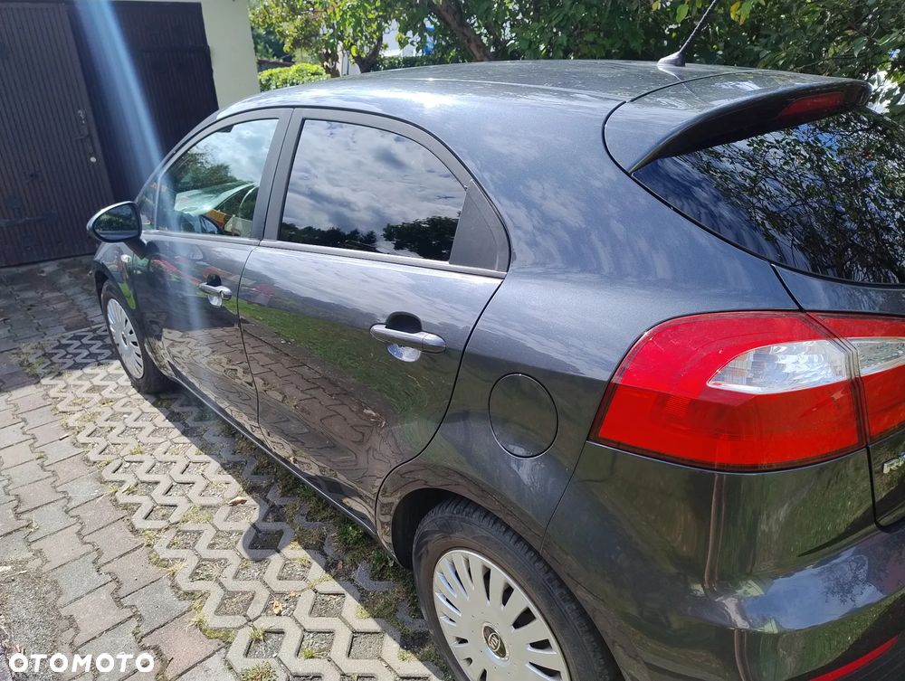 Kia Rio - 4