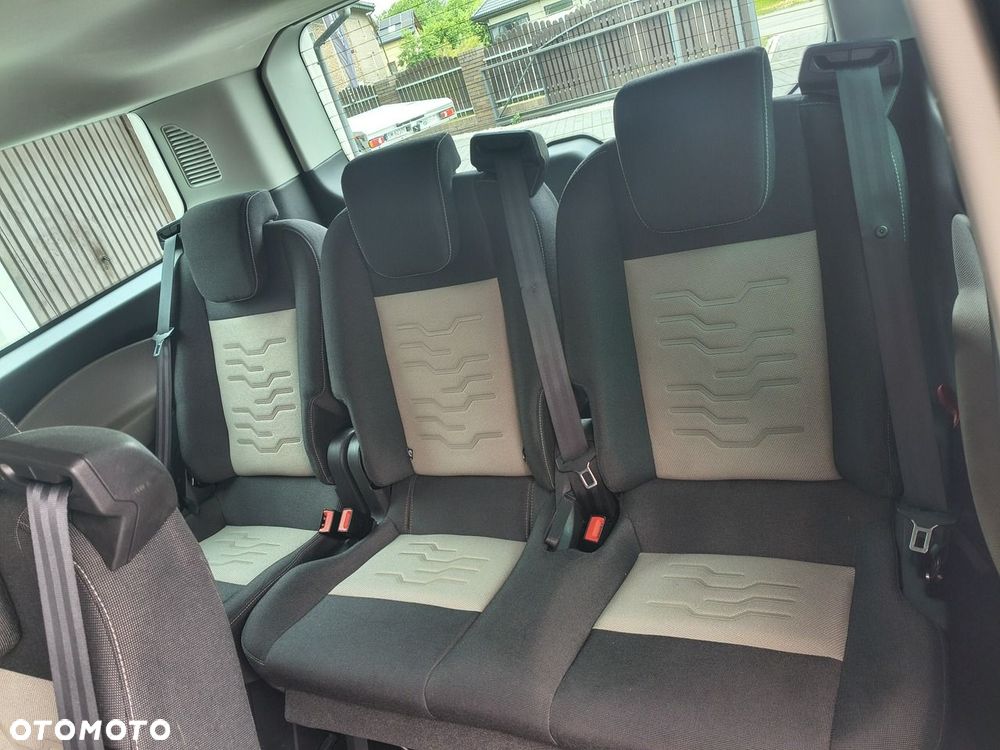 Ford Tourneo Custom - 19